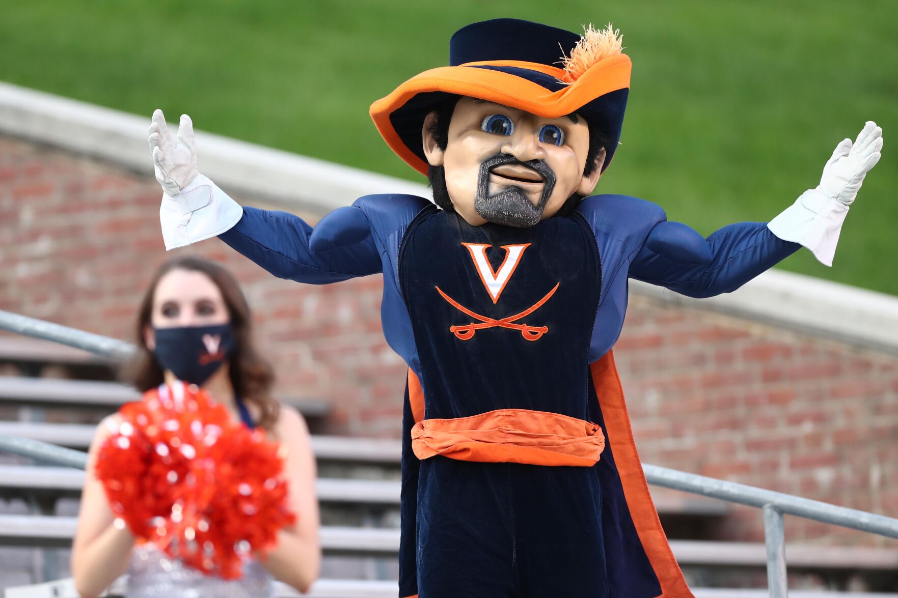 111420-cdp-sports-uvafootball362.JPG